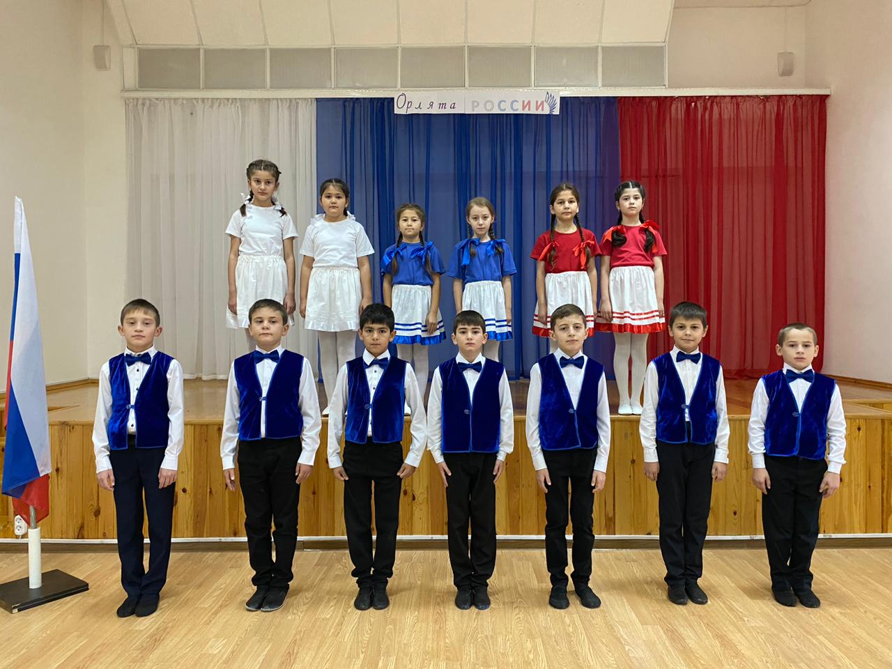 Еженедельная церемония внесения Государственного флага РФ.